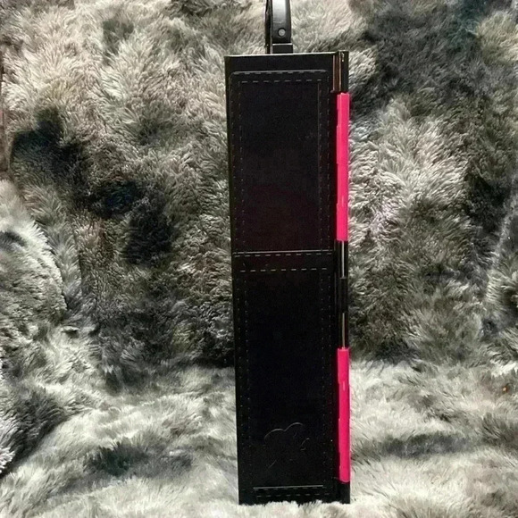 2011 Mattel Barbie Fashionista Wardrobe Carrying Case, with 4  Barbies - Picture 3 of 16